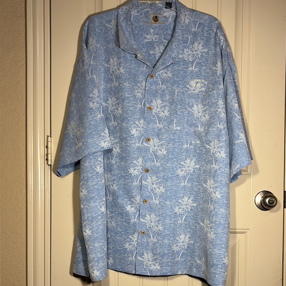 Blue 100% Silk, machine wash, well made Button Down Shirt with palm trees